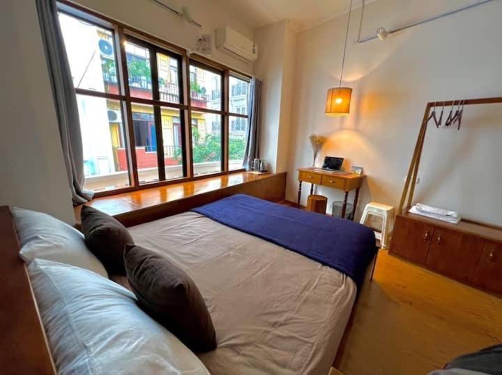 Nice Room Located Right Next To The Old Quarter Can Phong Nhieu Anh Sang Tai Ngay Gan Pho Di Bo Ho Guom Hanoi Esterno foto